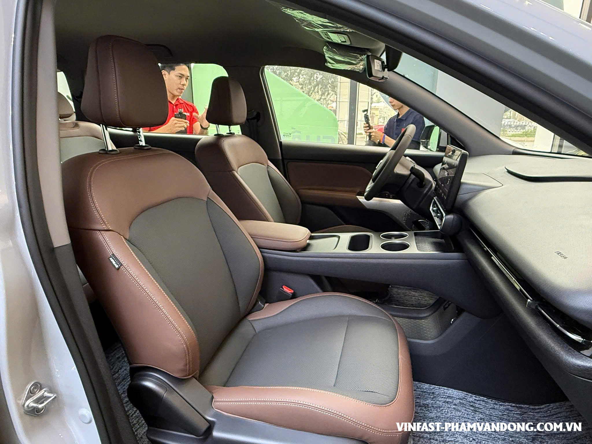 khoang hàng ghế trên xe vinfast mpv 7