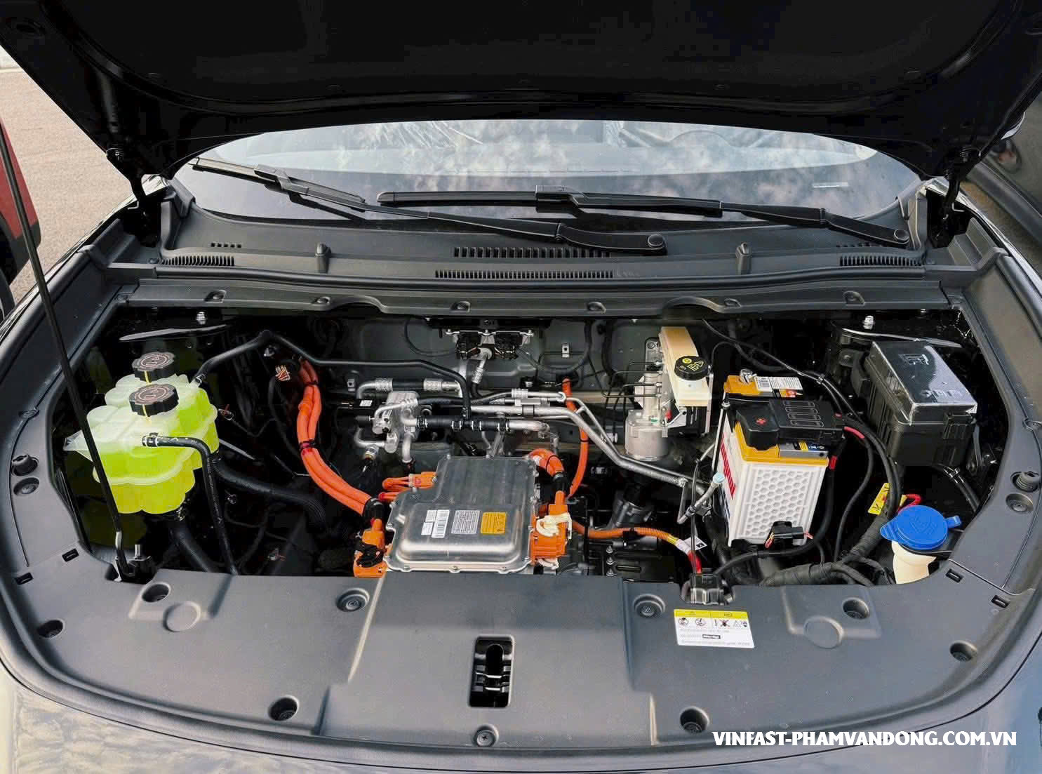 KHOANG ĐỘNG CƠ LIMO GREEN KHÔNG CÓ CỐP TRƯỚC