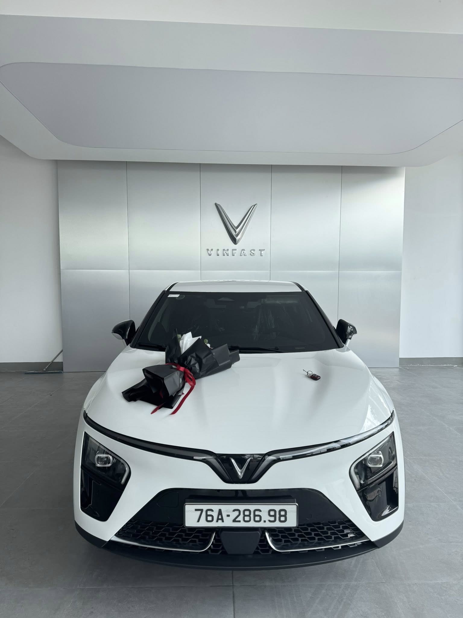 xe vf 7 đã hoàn tất chuẩn bị giao tại vinfast phạm văn đồng